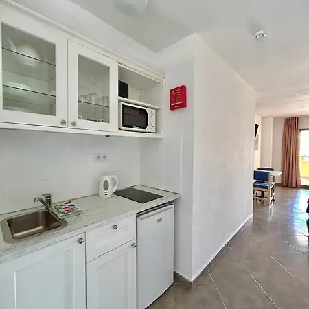 Bright With Pool & Garden View Ref C014 * Los Cristianos (Tenerife)