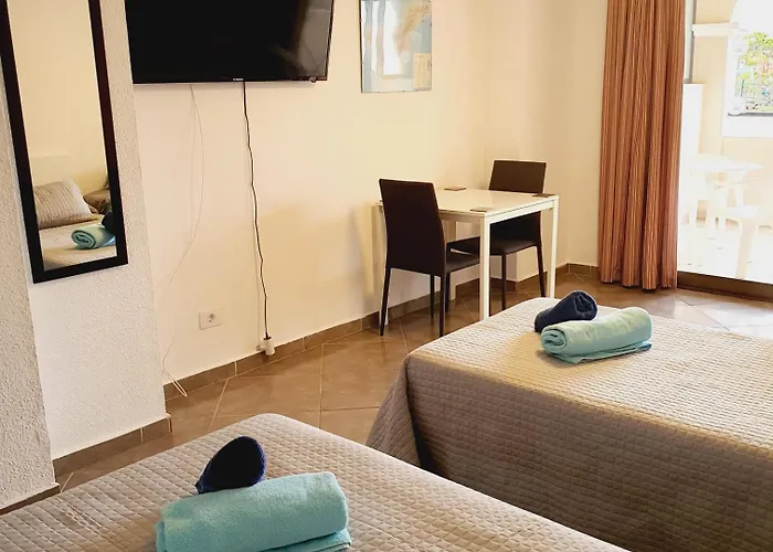 Bright With Pool & Garden View Ref C014 Appartement